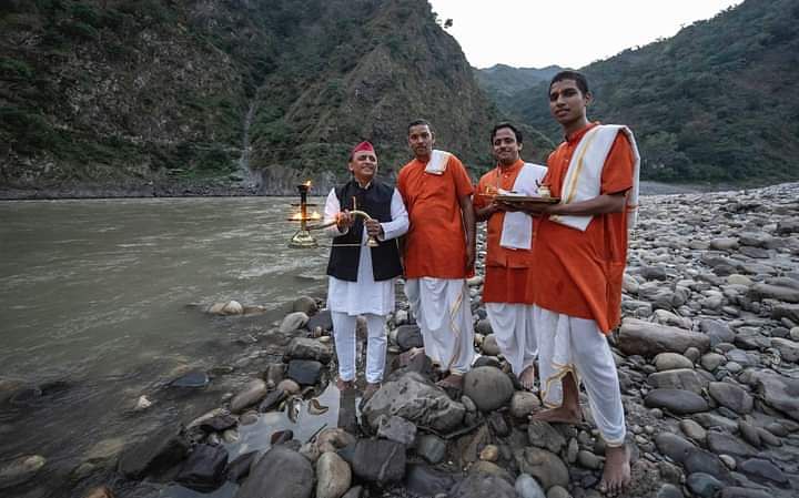 Dussehra festival: Akhilesh reached Rudraprayag while CM Yogi celebrated the festival in Gorakhnath temple