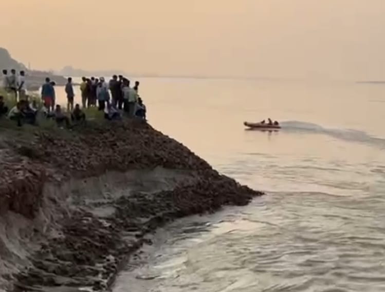 Bihar News: Three youth drowned in immersing  durga idol in Patna.