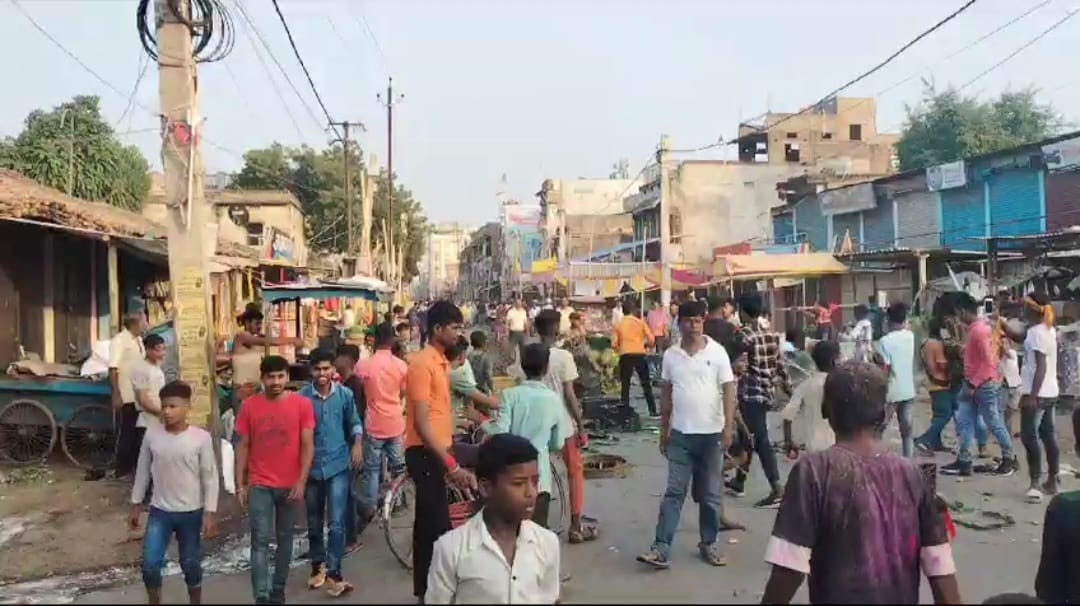 Bihar police : Two communities gathered During idol immersion in begusarai, Arson and obstruction in shops.
