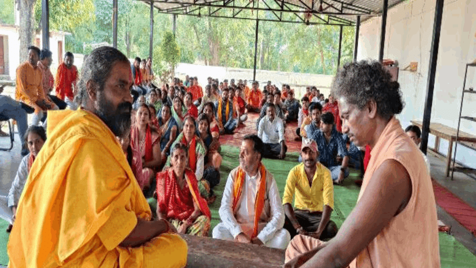 Mahant Govardhan Sharan Das of Sirkatti Ashram is preparing to contest elections from Rajim Assembly