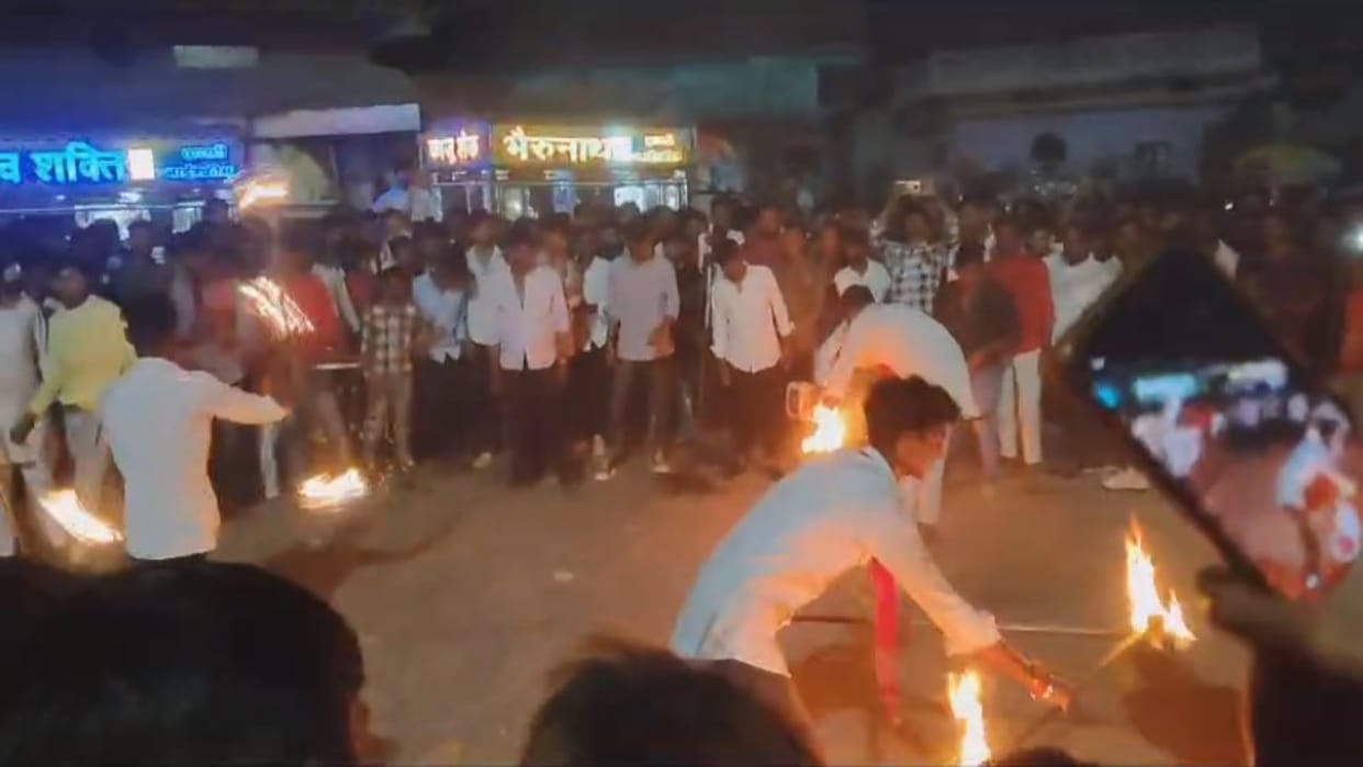 During Vijayadashami festival in Raisen, a diesel bottle exploded on a banetti, a young man got badly burnt