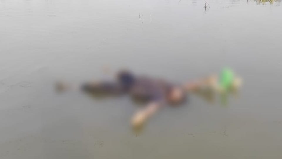 Dead body of a girl stuck in the net instead of a fish in Korba
