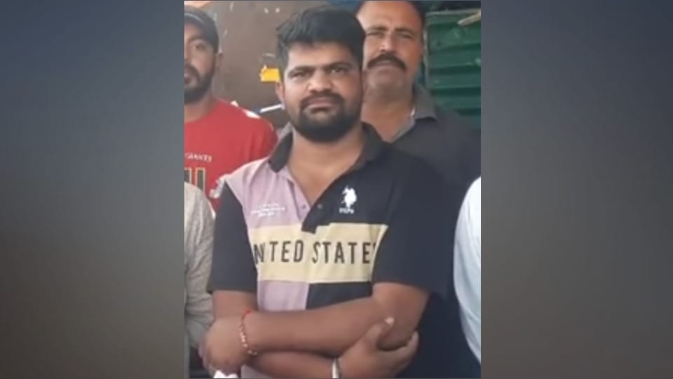 jammu driver attacked by robbers suffered a knife attack still fight with flowing blood miscreants