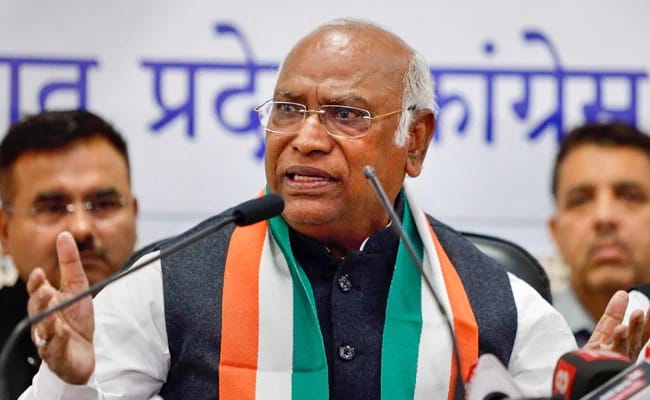 Bihar Politics: Mallikarjun Kharge holds meeting with Bihar Congress leaders, Expected to discuss seat sharing
