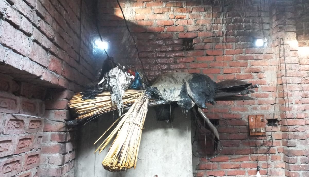 Huge explosion while making fireworks in Hardoi, three burnt and one in critical condition