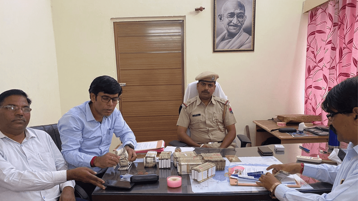 Deepti Aggarwal left 22.50 lakhs by claiming herself to be a relative of IPS