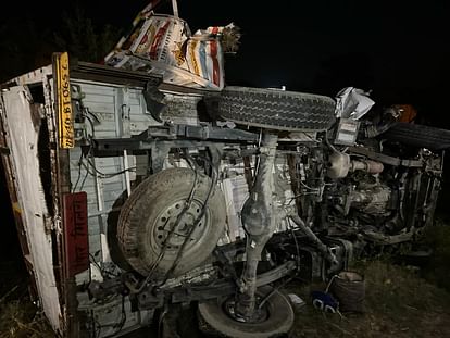 Lucknow News: Collision between pickup and tractor trolley, driver dead, eight serious