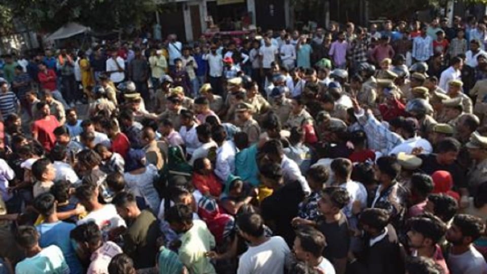 fruit seller murder: Police raid in Sambhal and Amroha, police caught three accused