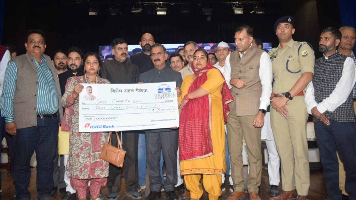CM distributes compensation of Rs. 8.97 crore to 1162 disaster-affected families of Bilaspur under 'Punrvaas'
