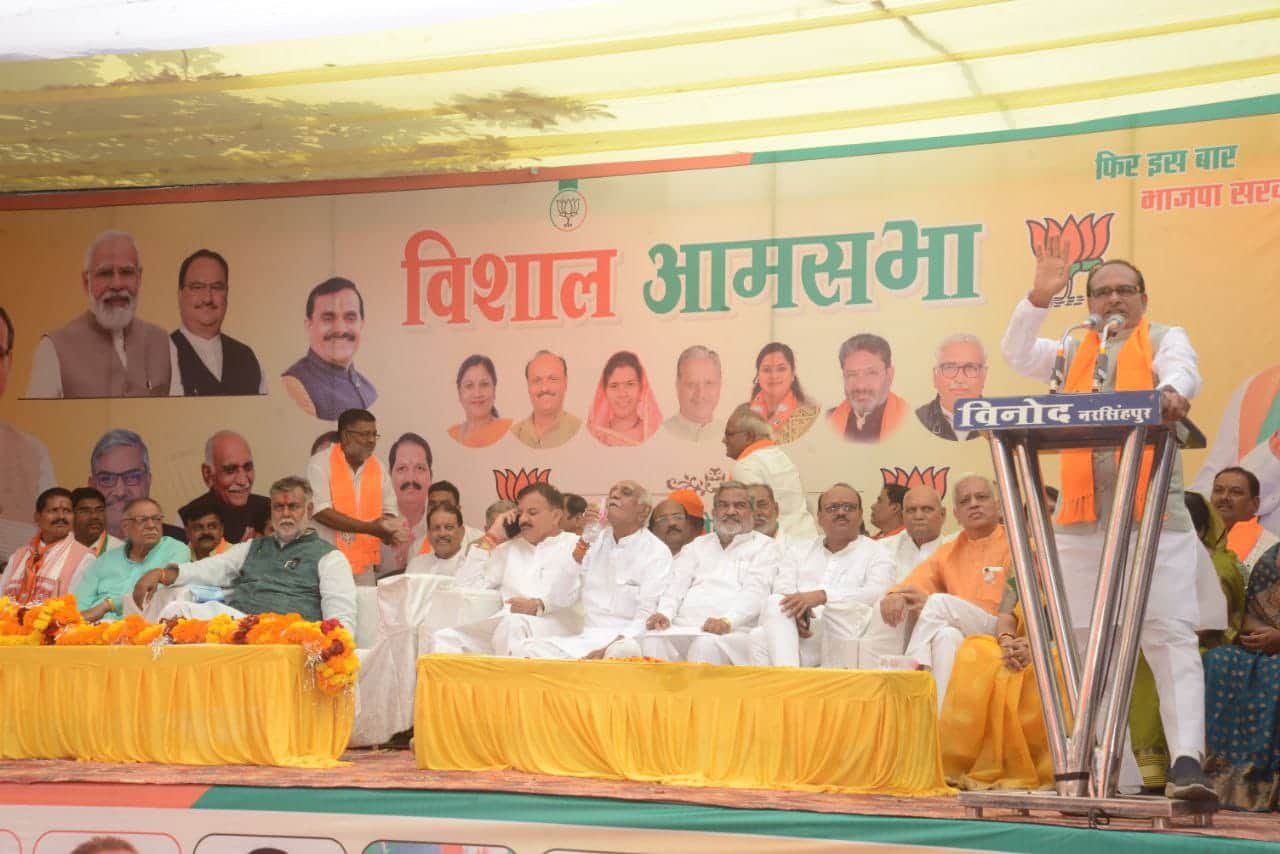 सीएम शिवराज ने आमसभा को संबोधित किया।