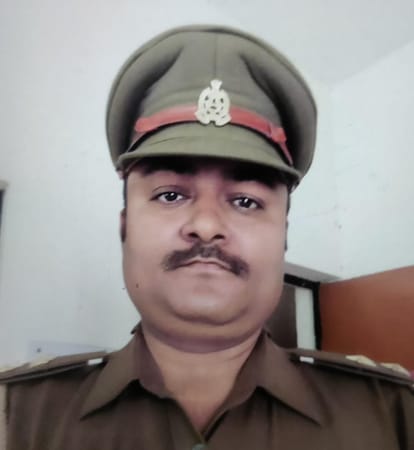 Accident in Bhadohi: SI died after being hit by a truck, driver fled leaving the truck