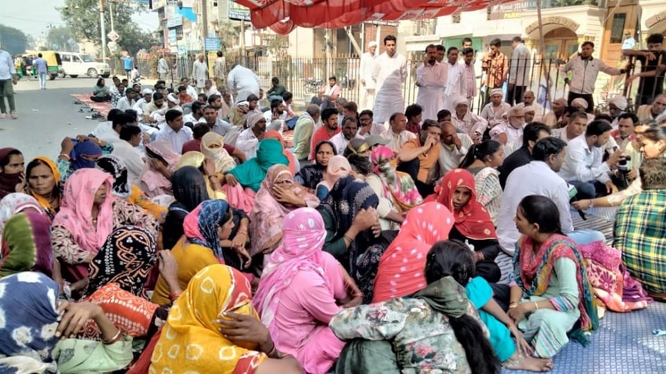 Case of death of youth after donating blood in Rohtak, family members kept dead body on road for 18 hours