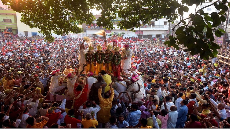 Bharat Milap Leela was organized by Shri Chitrakoot Ramlila Committee at Nati Imli Ground varanas