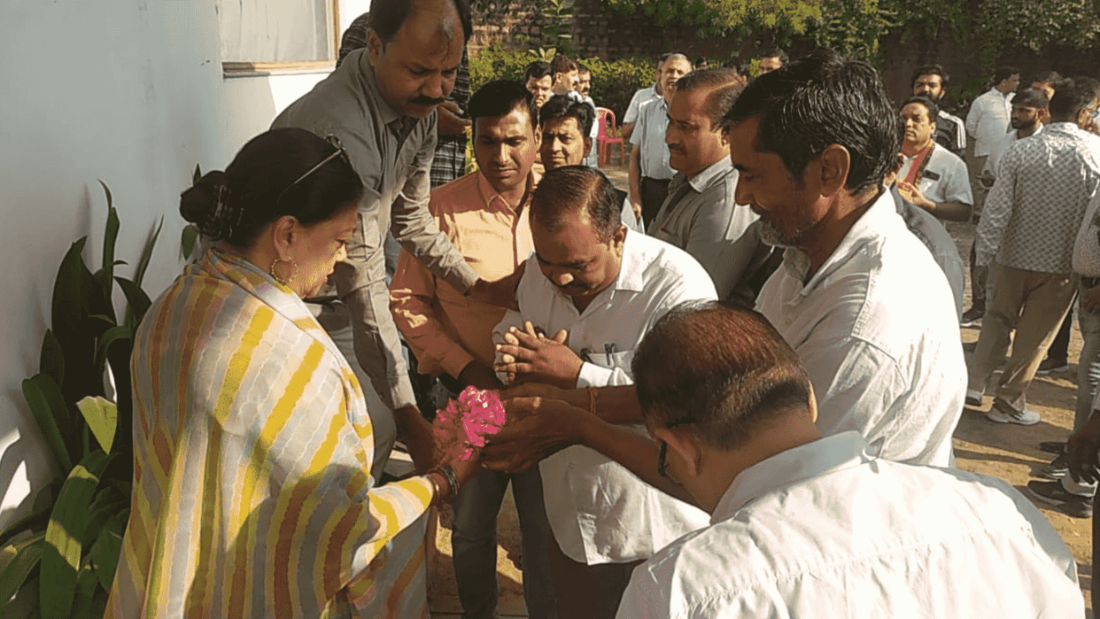 Vasundhara Raje met workers in Dholpur