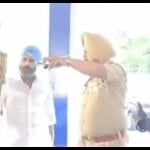 बंटी रोमाणा को गिरफ्तार कर ले जाती पुलिस।