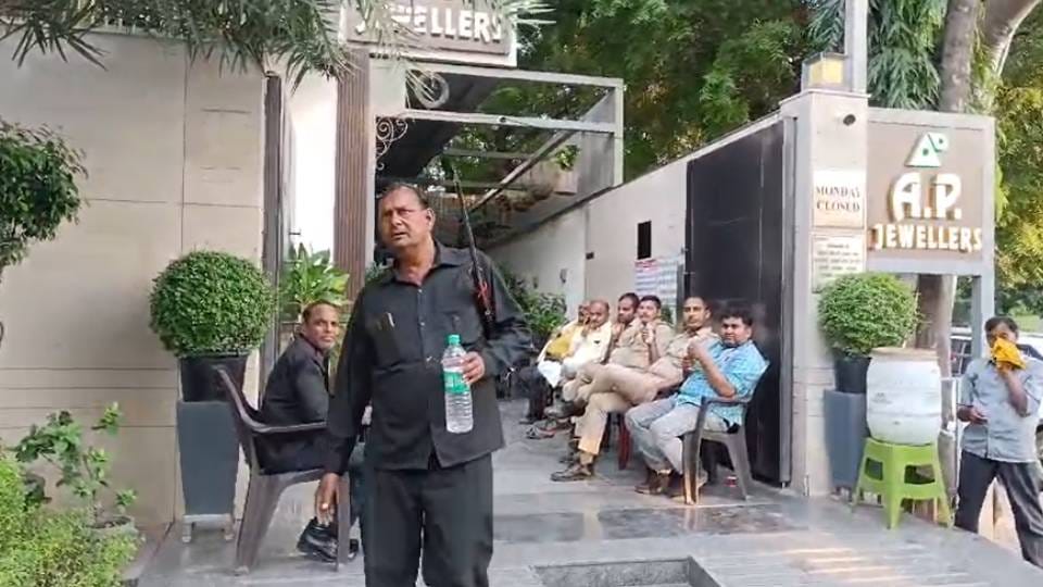 SGST team raided bullion market in Agra