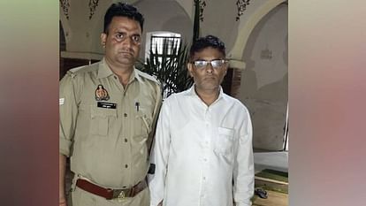 Anti corruption team caught computer operator red handed taking bribe in Agra