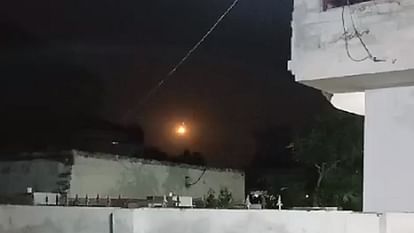 बॉर्डर पर हाई अलर्ट: जम्मू-कश्मीर के अरनिया सेक्टर के सभी पोस्ट पर दोनों ओर से फायरिंग, आतंकी घुसपैठ की आशंका Firing from both sides at all posts in Arnia sector of Jammu and Kashmir