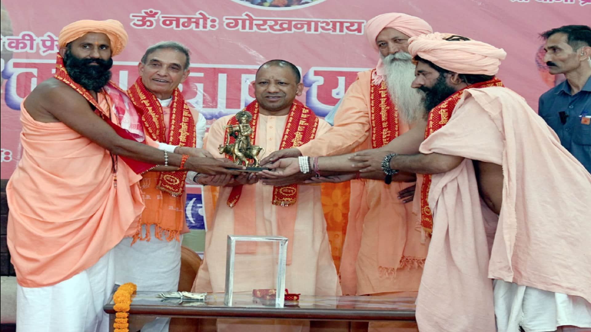 Chief Minister Yogi Adityanath inaugurated and laid foundation stone of 311 projects of 351 crore, see photos