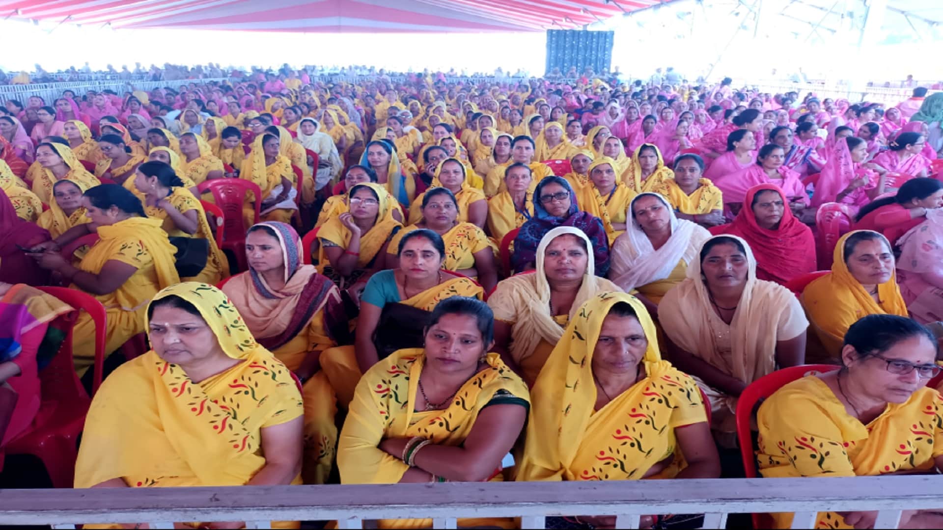 Chief Minister Yogi Adityanath inaugurated and laid foundation stone of 311 projects of 351 crore, see photos