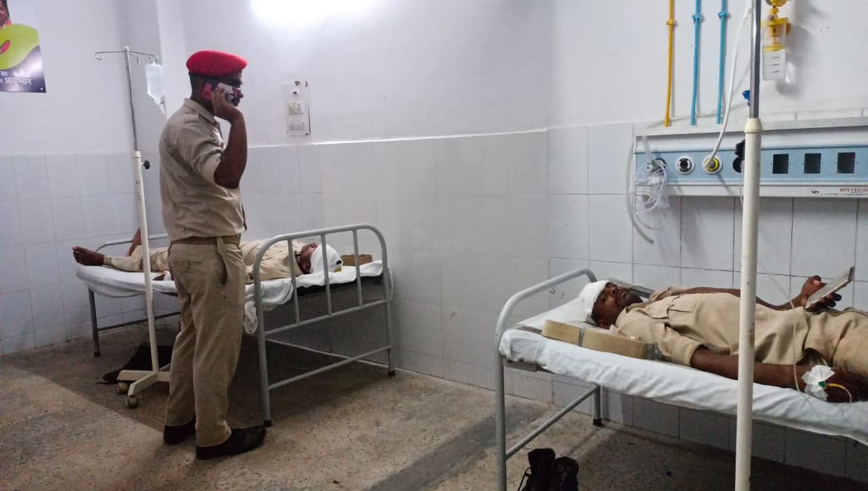 Bihar News : Clash between two parties during idol immersion of Durga Puja in Muzaffarpur.police also attacked