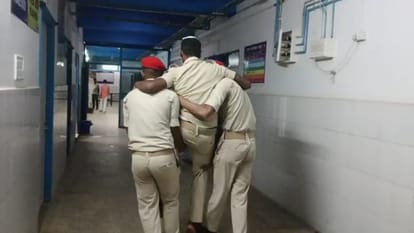 Bihar News : Clash between two parties during idol immersion of Durga Puja in Muzaffarpur.police also attacked