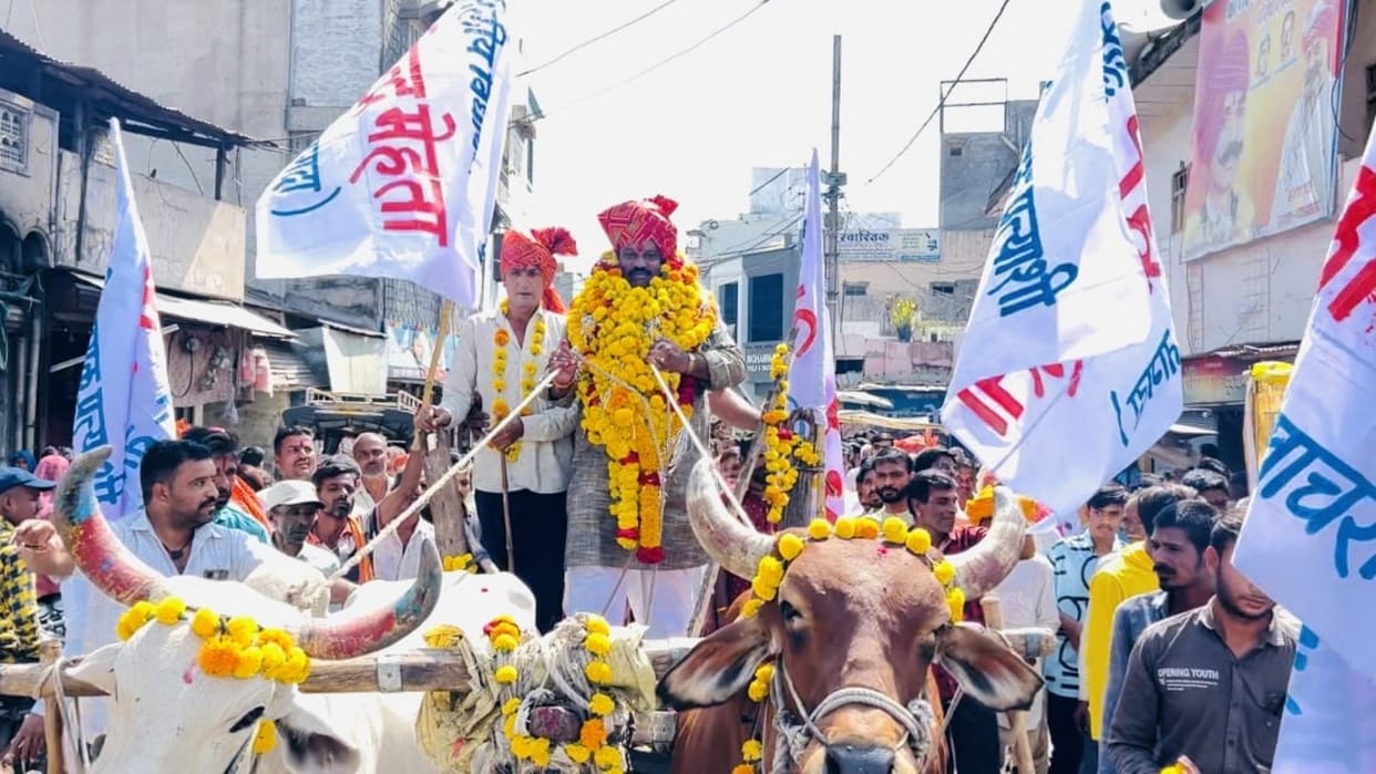 MP Election 2023: BJP rebel Lokendra Mehta arrived on a bullock cart to fill his nomination papers,
