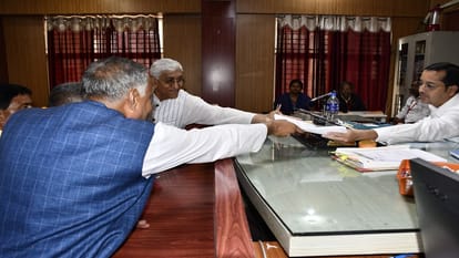 Lok Sabha Election: नामांकन को ज्योतिषाचार्यों से संपर्क साध रहे प्रत्याशी, ये हैं पर्चा भरने के शुभ मुहुर्त Auspicious time to nomination