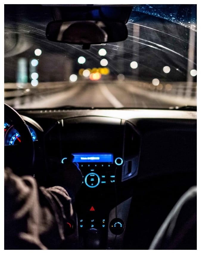 Do not do these four things even by mistake while driving, otherwise the danger to your life will increase