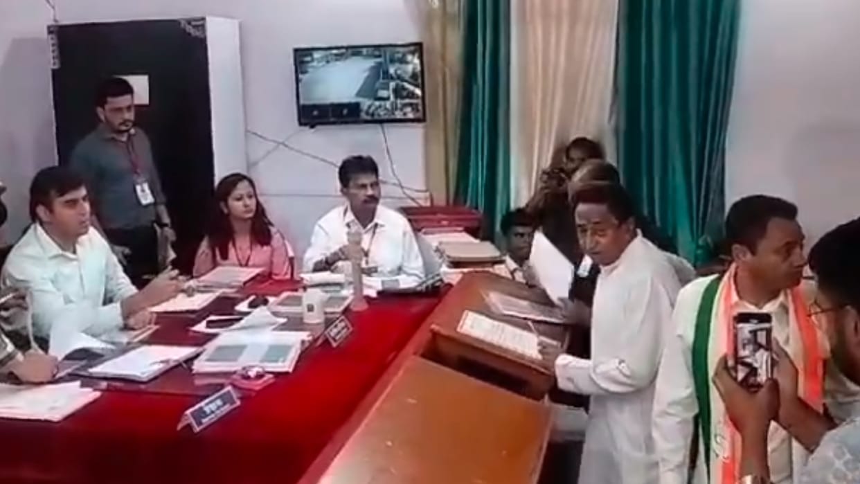 MP Election: Kamal Nath arrived with his son while Jaivardhan arrived with his father to file nomination