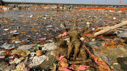 faith immersed In pond not idol people looting of jewelery and fight for money