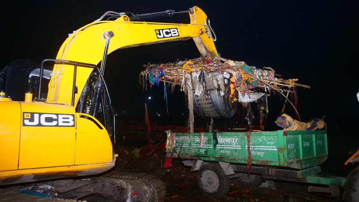 Corporation workers disappeared after midnight Immersion of idols stopped
