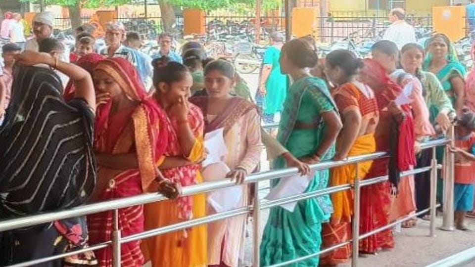 two patients died including girl due to fever In Mainpuri while five have been referred to medical college