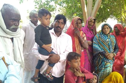 UP: मासूम बोले- पापा ने मम्मी की घुटई दबाकर मार डाला, दूधवाला बाबा भी था साथ, वारदात का ऐसा सच...अफसर भी हैरान Husband kills wife for refusing to buy alcohol, Innocent said Papa killed mother by suffocating her