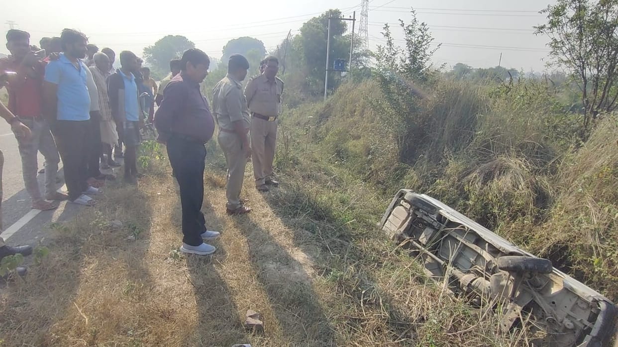 Etawah Accident, School van carrying more children than capacity overturns in Bombay, five students injured