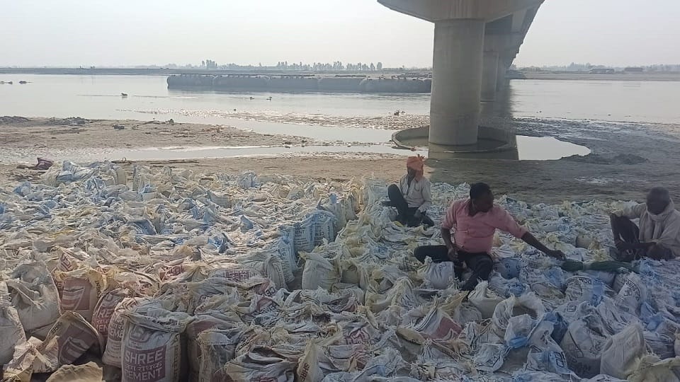two pontoon bridges will be built on Kolaghat in Shahjahanpur