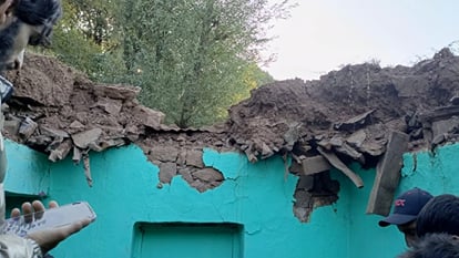 पुंछ में बड़ा हादसा: सोते समय अचानक गिरी कच्चे मकान की छत, एक की मौत, पांच घायल poonch news: Roof of kutcha house suddenly collapses while sleeping one dead five injured