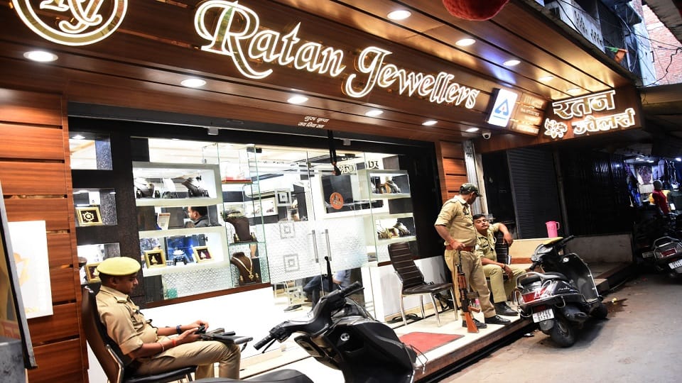 Income tax survey action on the establishments of three bullion traders, large scale documents seized