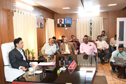 Jamrani Dam Project: कुमाऊं कमिश्नर ने जमरानी बांध परियोजना को लेकर की बैठक कहा- हल्द्वानी शहर को मिलेगा लाभ Kumaon Commissioner Deepak Rawat held a meeting regarding Jamrani Dam project