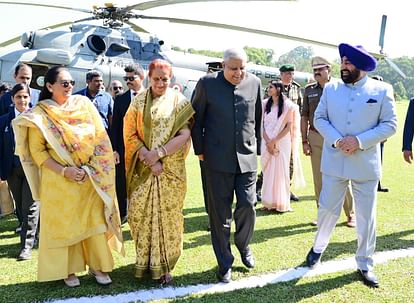 Vice President Jagdeep Dhankhar Visit Gangotri child Hold Vice President hand and said Papa take photo quickly