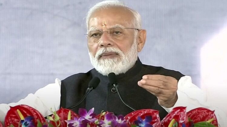 Chhattisgarh: प्रधानमंत्री नरेंद्र मोदी पहुंचे डोंगरगढ़, आचार्य विद्यासागर महाराज से करेंगे मुलाकात