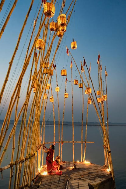 Kartik month: Sky lamps are lit to please Yamdev, bath is taken by applying sesame and gooseberry powder