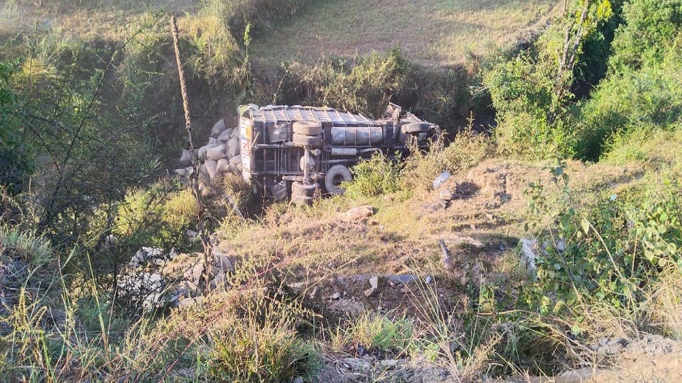 Truck loaded with ration fell into ditch in almora
