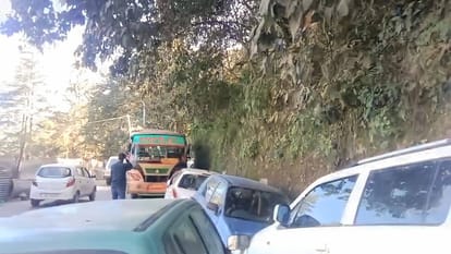 Bus went out of control on circular road, hit seven vehicles, 30 passengers narrowly escaped