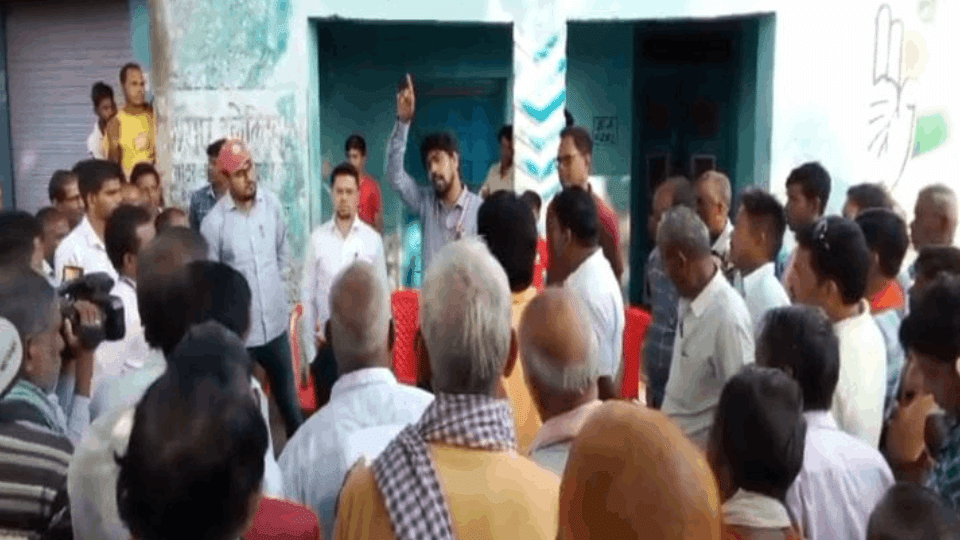 Villagers of Pamgarh Assembly constituency have boycotted voting due to lack of concrete road