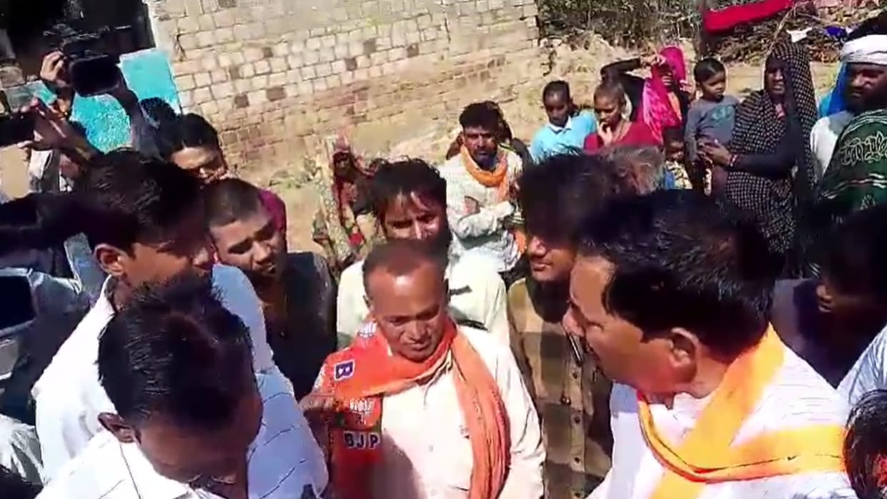 PWD Minister of State Suresh Dhakad, who went for election campaign, had to face opposition.