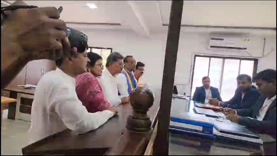 कांग्रेस प्रत्याशी केके ध्रुव ने दाखिल किया नामांकन