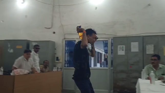 Uproar in Chhibramau Municipality Board meeting, councilor attempted self-immolation, sent resignation to DM