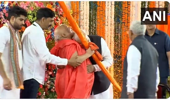 PM Modi reaches Chitrakoot, leaves for Raghuveer temple, will inaugurate super specialty hospital