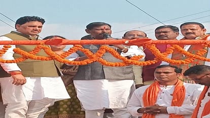 CG election 2023 At some places BJP and at other places Congress stalwarts filed nominations in chhattishgrh